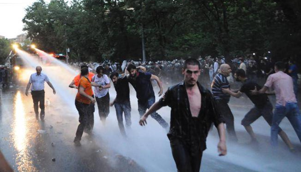 اعتقال نحو 240 شخصاً في أرمينيا بعد احتجاجات على زيادة أسعار الكهرباء