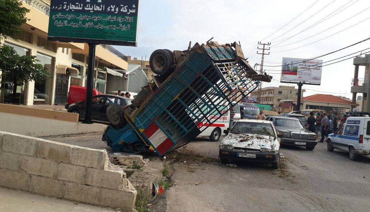 بالصور: حادث سير مروع بين 5 سيارات في الكويخات