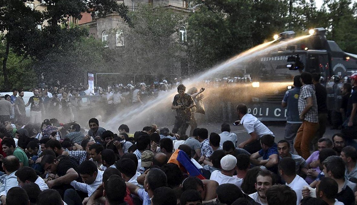 الحكومة ترفض مطالب المتظاهرين وسط تزايد الغضب في ارمينيا