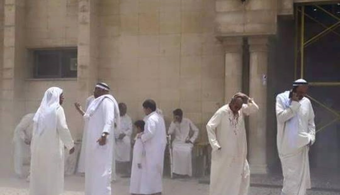 بالصور والفيديو- 25 قتيلاً في هجوم لـ"داعش" داخل مسجد في الكويت