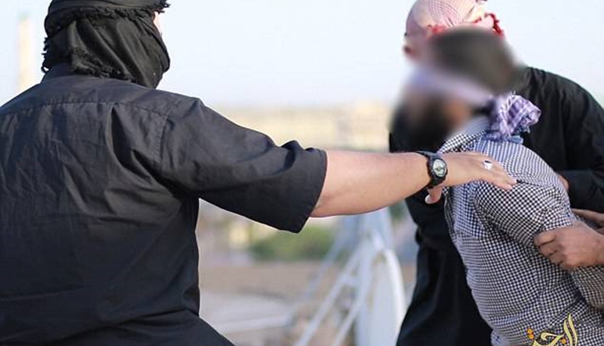 بالصور- "داعش" يواصل جرائمه في حق من "يتهمهم" بالمثلية