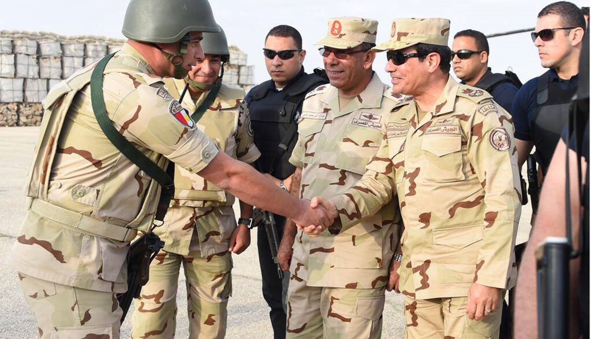 بالصور: السيسي تفقد القوات المصرية في سيناء