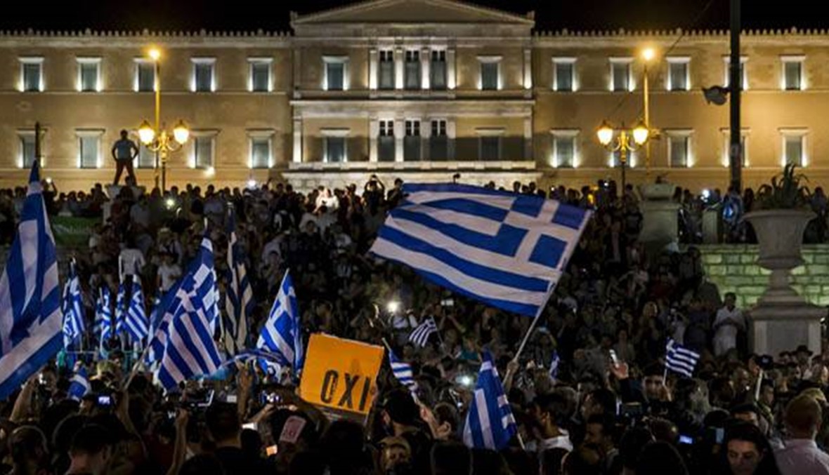 اليونان تتمرّد بـ "لا" كبيرة على أوروبا وترمي الكرة في ملعب الدائنين