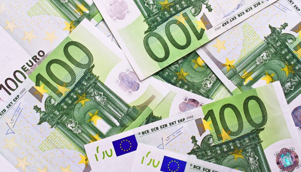 الأورو يتراجع أمام العملات الرئيسية بعد النتائج الأولية لاستفتاء اليونان