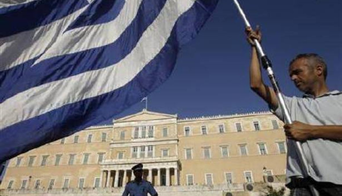 حاكم البنك المركزي الفرنسي يحذر من خطر "الفوضى" و"انهيار" الاقتصاد في اليونان
