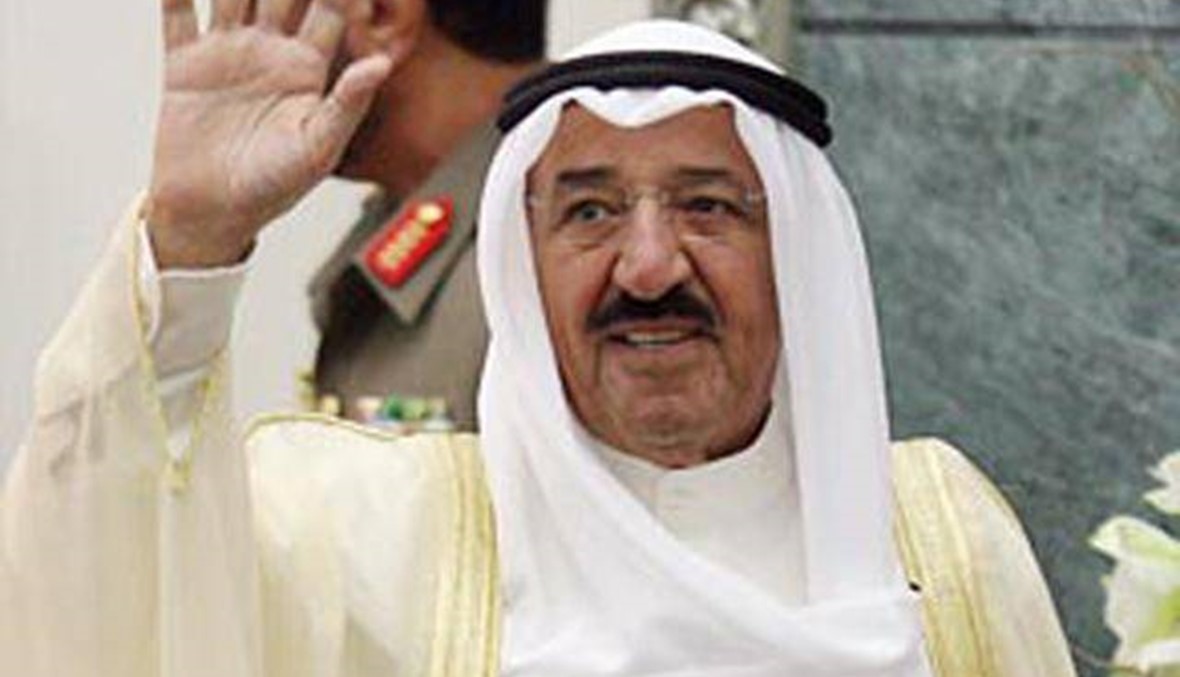 أمير الكويت يدعو شعبه للتمسّك بالوحدة الوطنية بعد تفجير مسجد الصادق