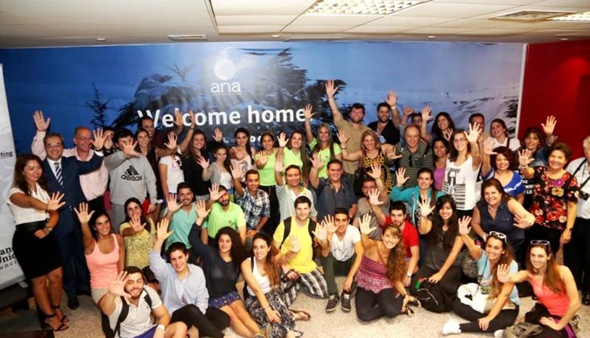 200 شاب وشابة من جذور لبنانية يصلون أرض المطار
