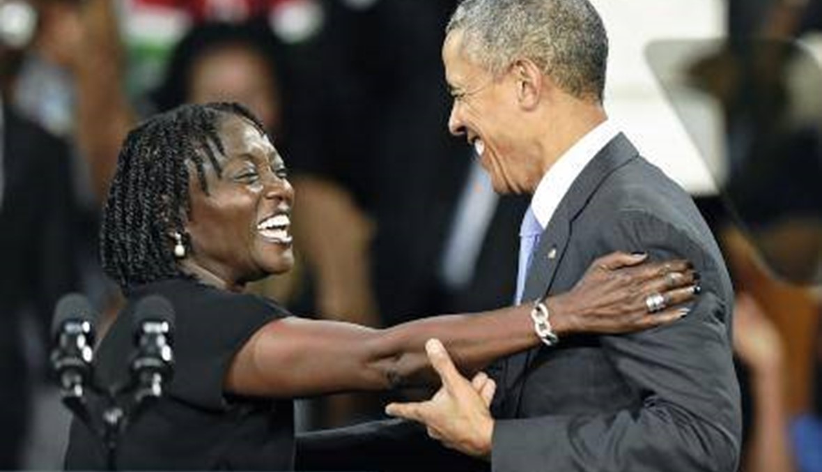 بالصور... اوباما يعانق اخته في كينيا