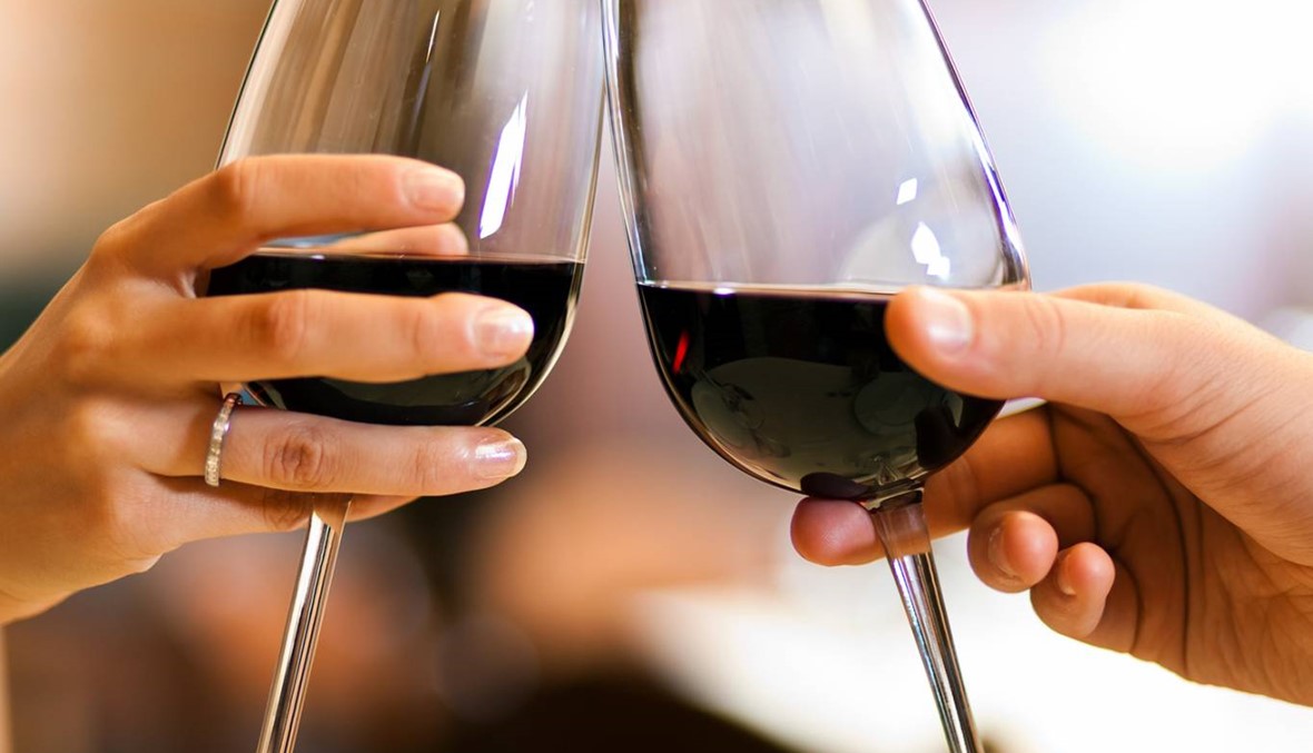 كأس من النبيذ يقيك سرطان الأمعاء