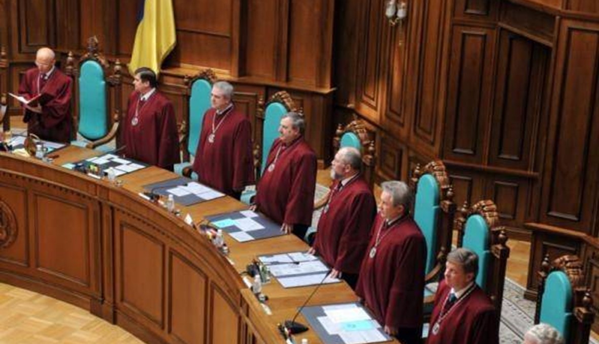 المحكمة الدستورية في اوكرانيا توافق على قانون يمنح الشرق حكما ذاتيا اوسع