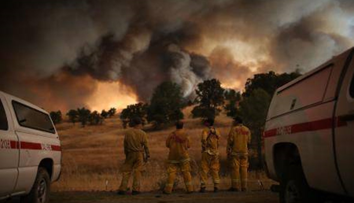 بالصور - حرائق في كاليفورنيا ومقتل رجل اطفاء