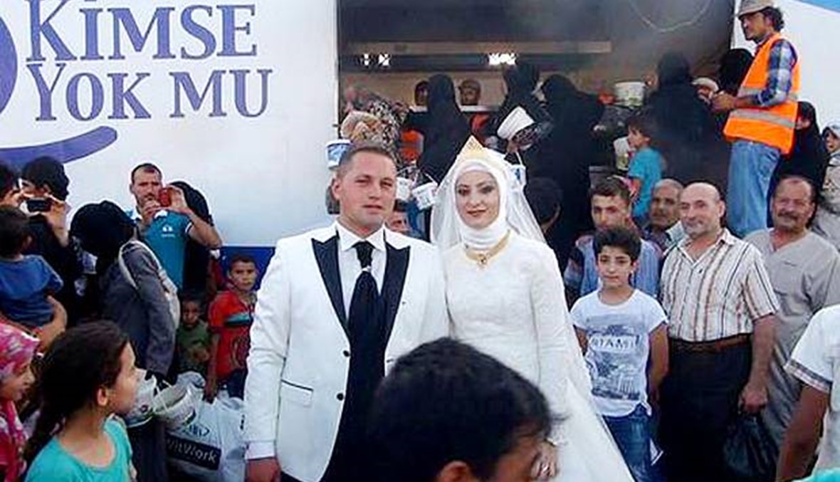 بالفيديو... ثنائي تركي يستبدل حفل الزفاف بآخر!