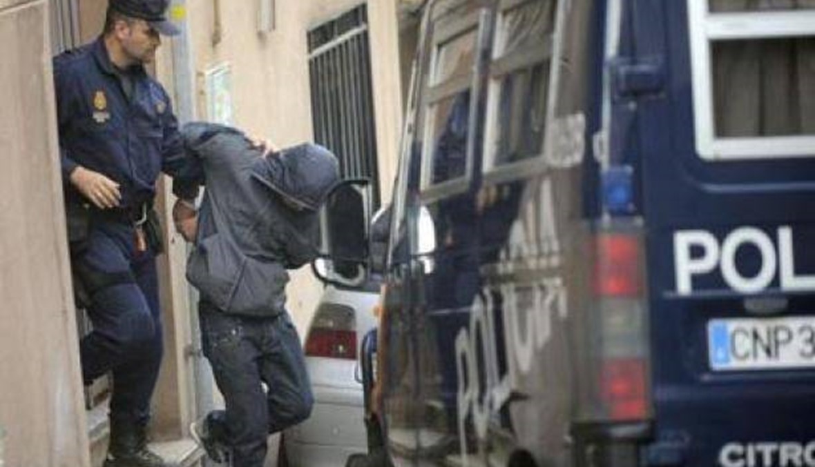 الشرطة الاسبانية أوقفت مهرباً جزائرياً مختبئاً بين المهاجرين