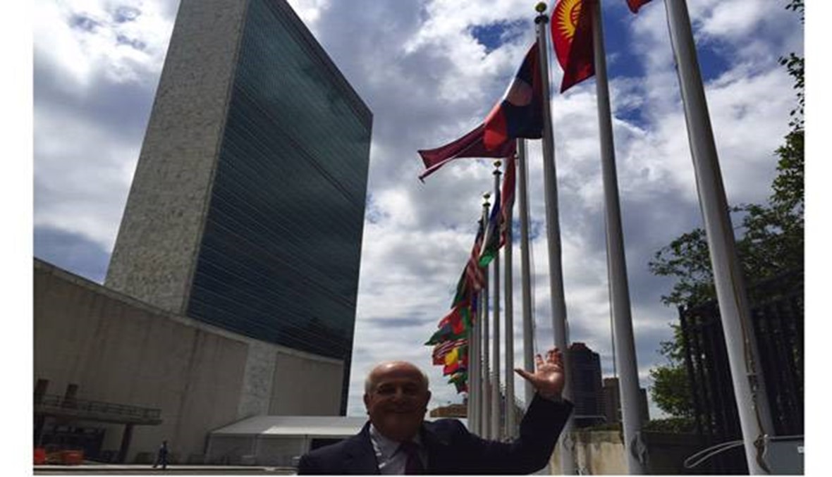 العرب يسعون في الأمم المتحدة إلى رفع علم فلسطين الرئيس عباس يتطلع إليه خفاقاً في الدورة العادية الـ ٧٠ في أيلول