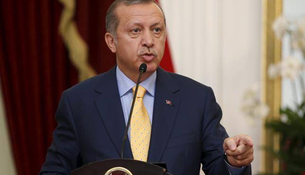 إردوغان يكلّف داود أوغلو بتشكيل حكومة مؤقتة