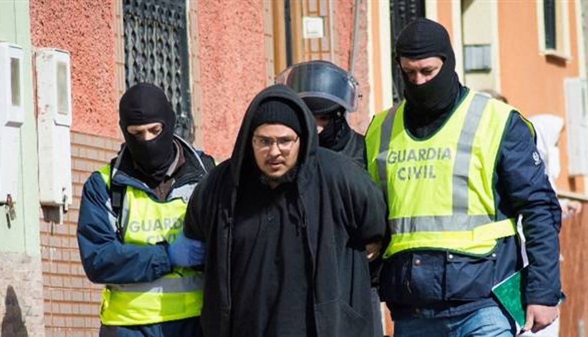 اعتقال 14 في اسبانيا والمغرب يشتبه بتجنيدهم مقاتلين لـ"داعش"