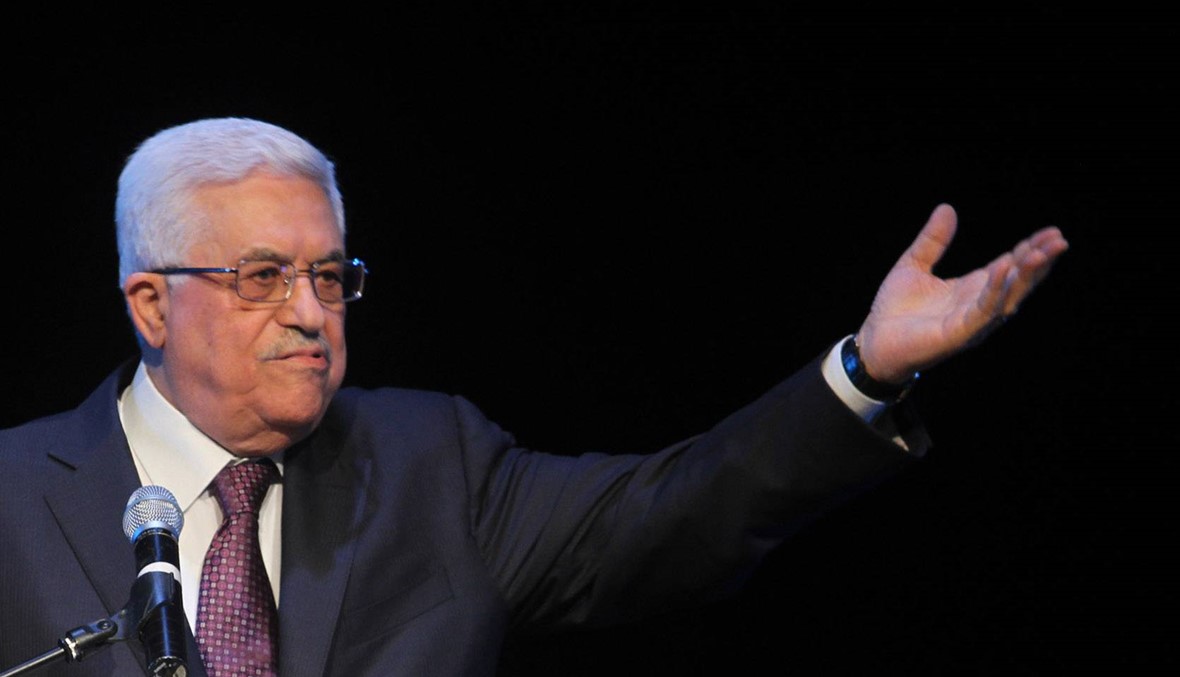 عباس يشعل الساحة السياسية الفلسطينية