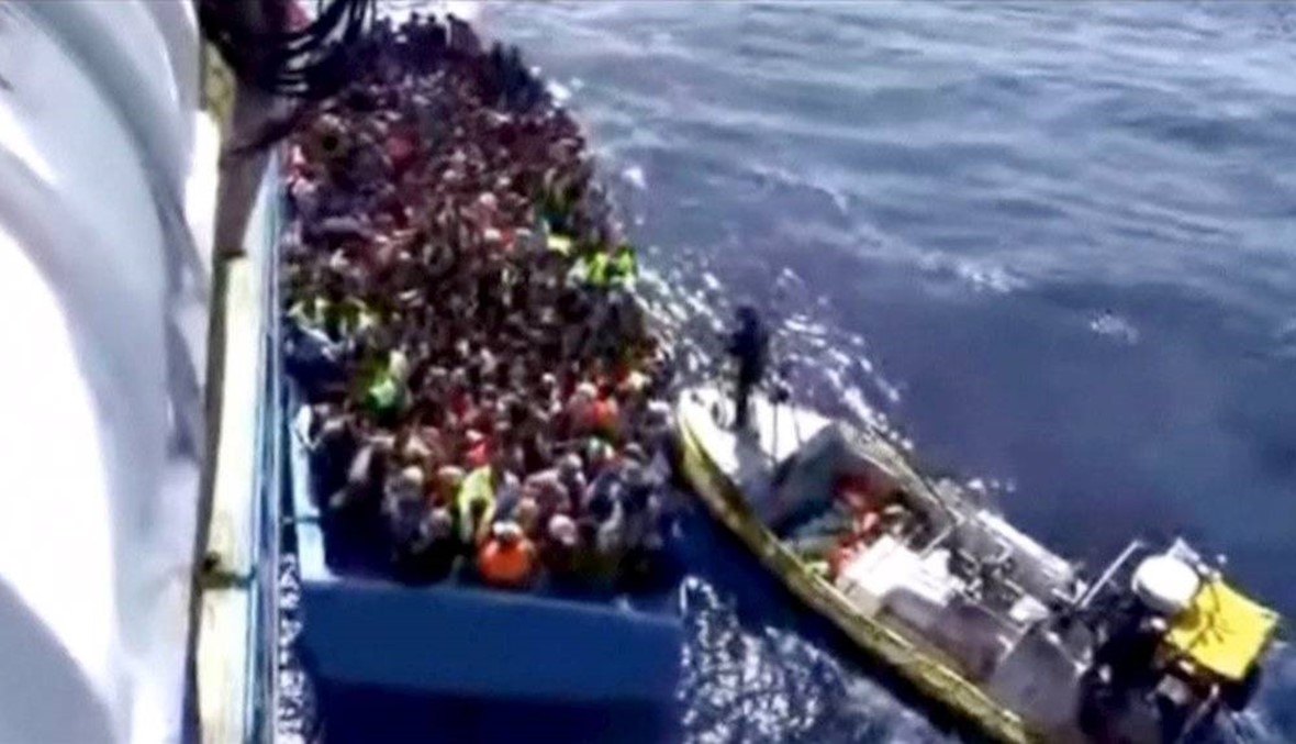 30 قتيلا في غرق مركب لمهاجرين قبالة سواحل ليبيا