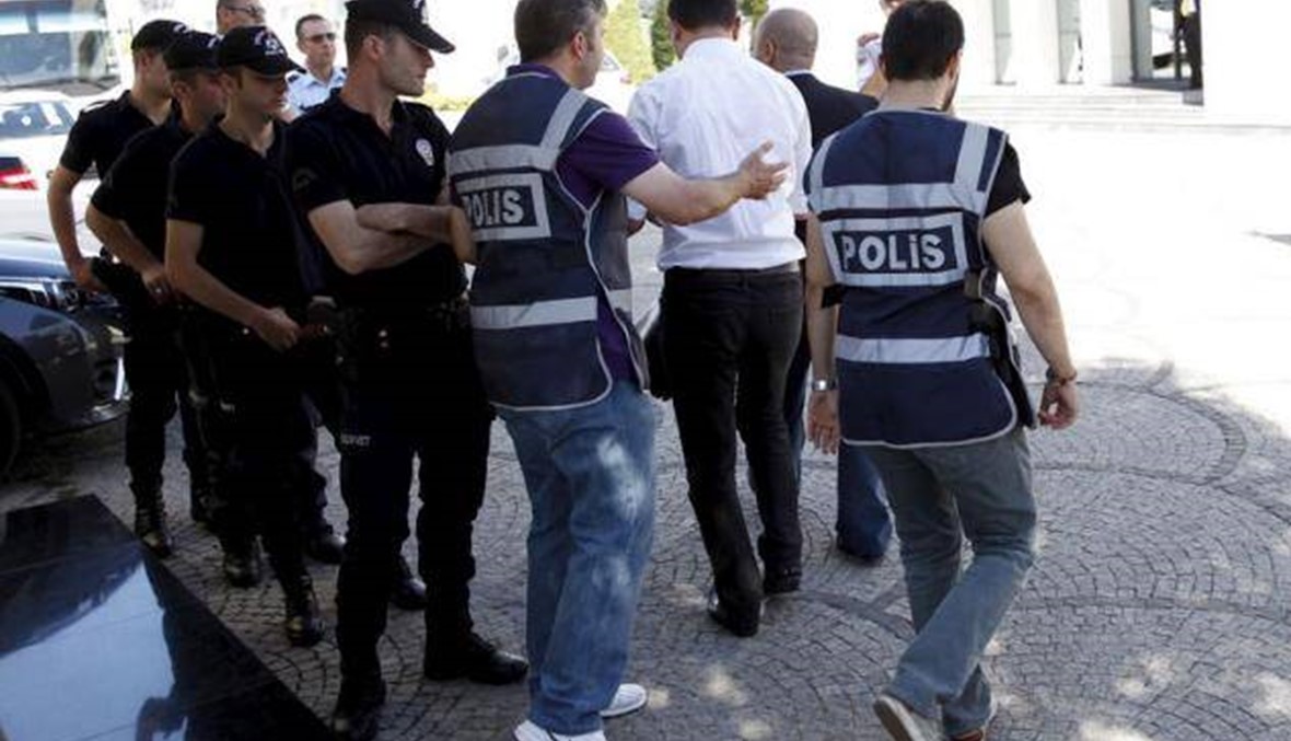 نقل الصحافيين البريطانيين الموقوفين في تركيا الى سجن اخر