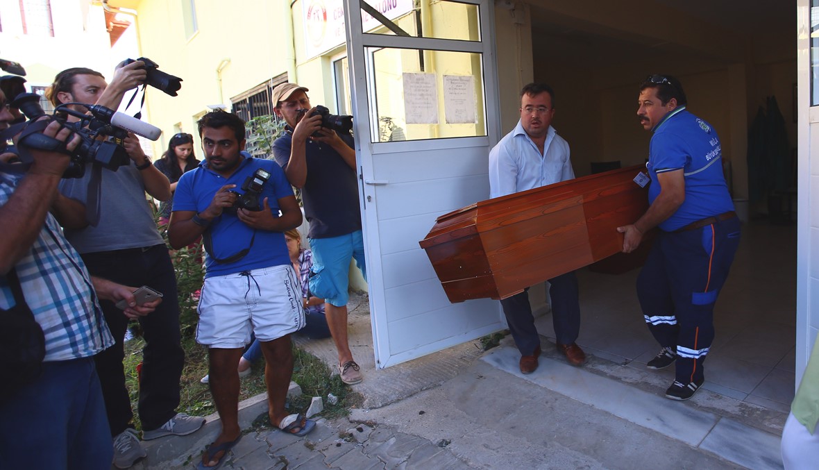 بعد المأساة التي هزّت العالم... والد ايلان يعود إلى كوباني لدفن عائلته