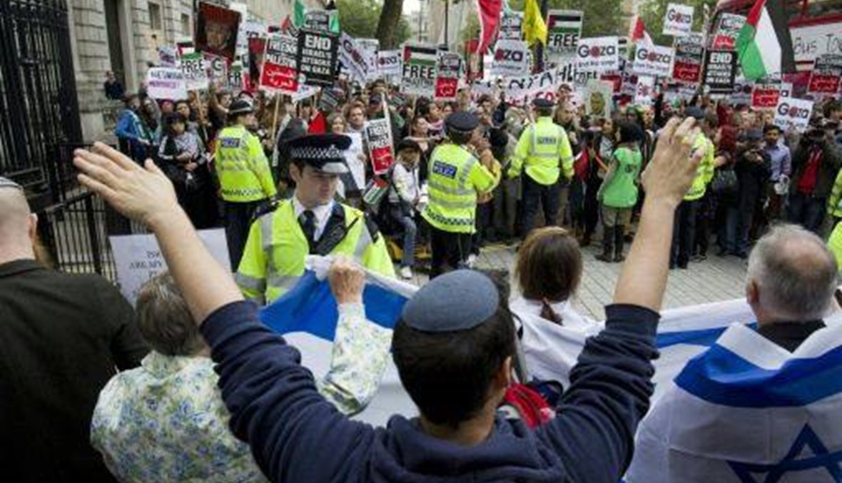تظاهرات امام مقر كاميرون في لندن قبيل وصول نتانياهو