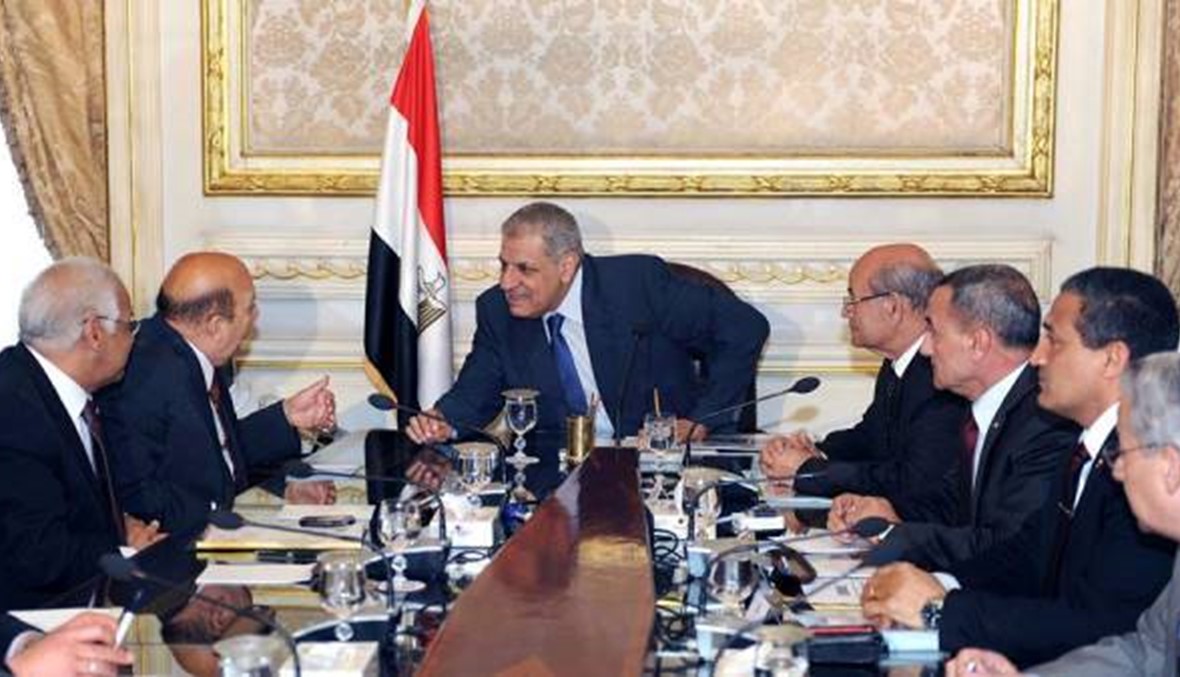 الرئيس المصري يقبل استقالة حكومة محلب... ويكلّف وزير البترول لتشكيل حكومة جديدة