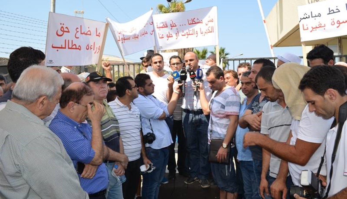 إعتصام لاهالي برجا وإقليم الخروب أمام معمل كهرباء الجية احتجاجاً على التقنين الكهربائي