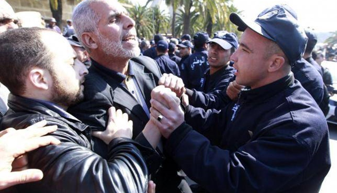 الجزائريون لا يزالون في انتظار المصالحة بعد عشر سنوات على العفو