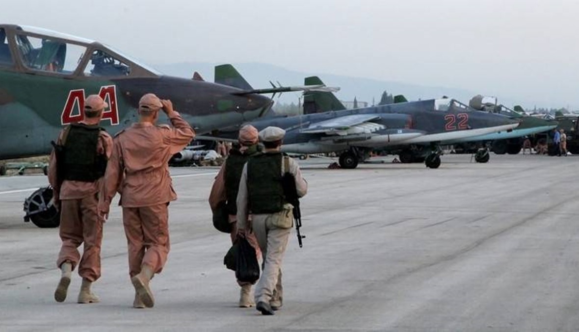 بالصور...طائرات حربية روسية في مطار حميميم باللاذقية