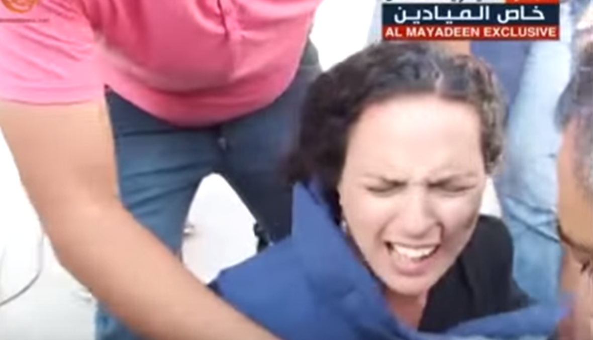 بالفيديو: مباشرة على الهواء... مراسلة "الميادين" في القدس تصاب بقنبلة