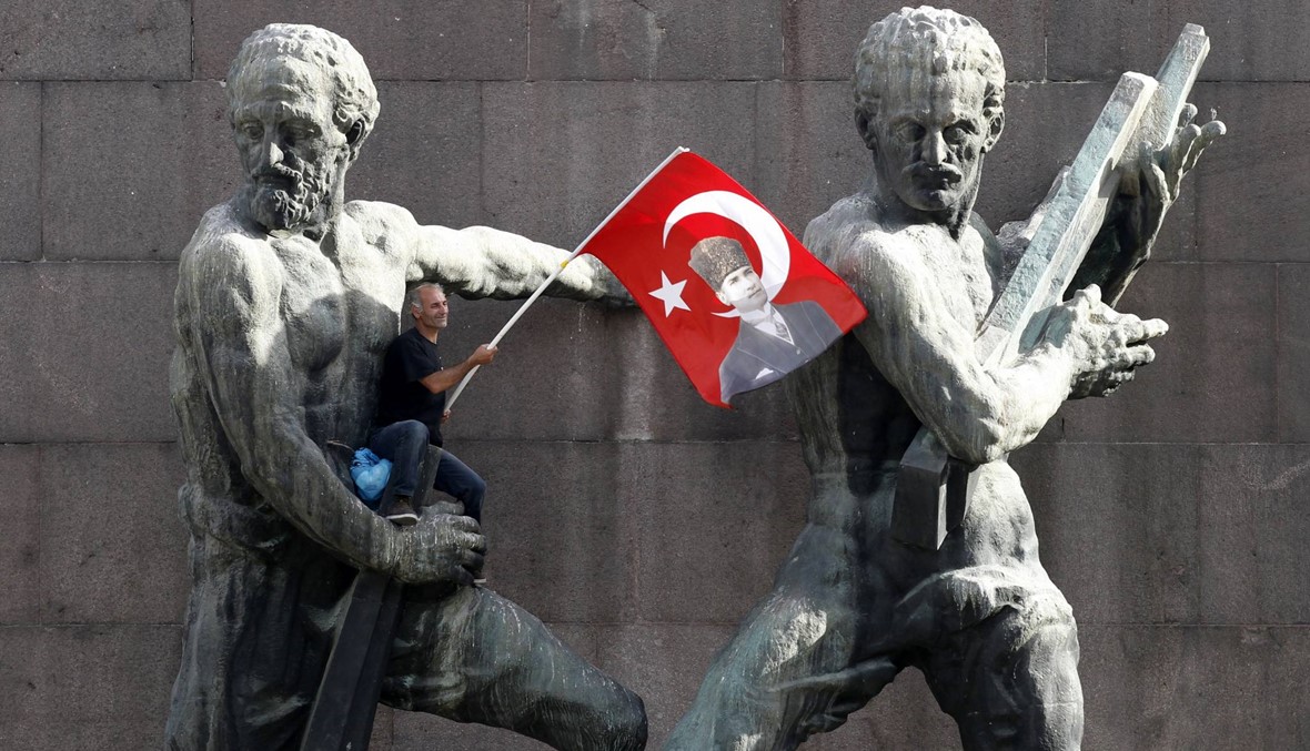 السلطات التركية تقيل مسؤولين أمنيين بعد اعتداء أنقرة الدموي