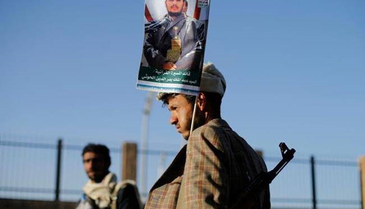 مسلح من "القاعدة" يقتل ثلاثة جنود يمنيين