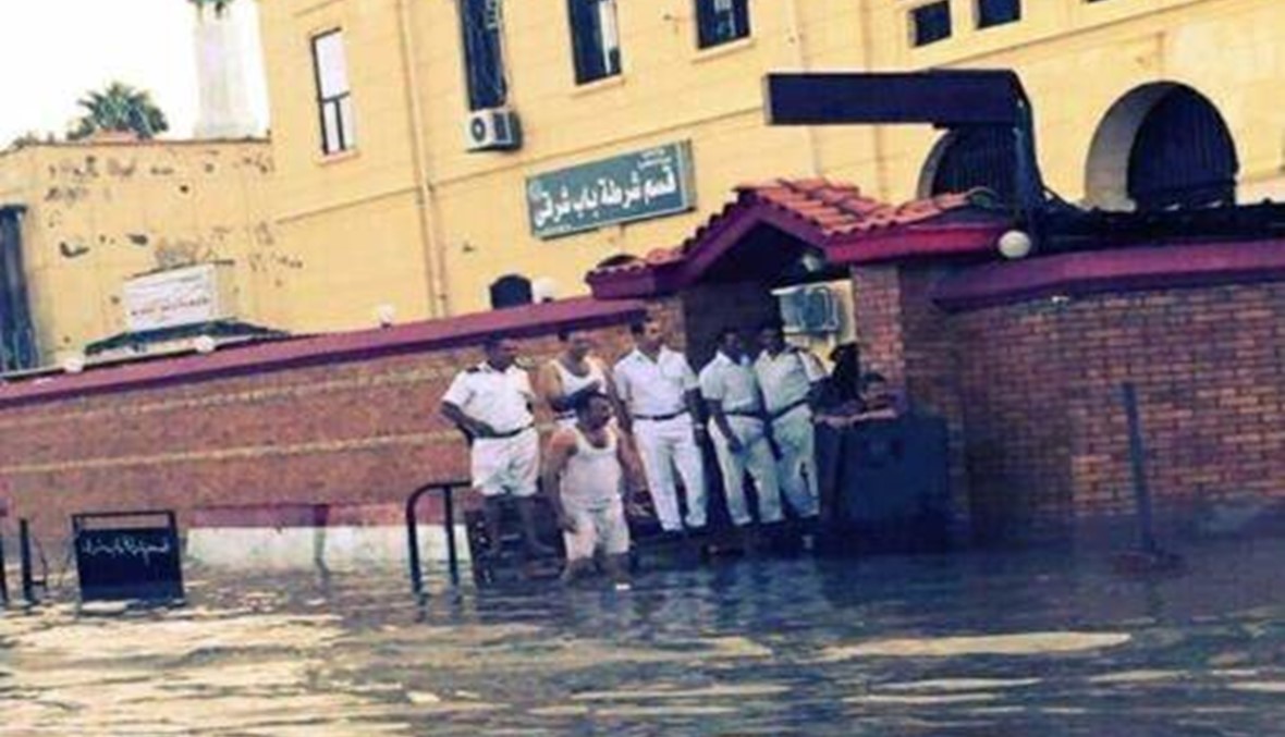 بالصور: الإسكندرية تغرق... العاصفة تهبّ وتقتل خمسة أشخاص