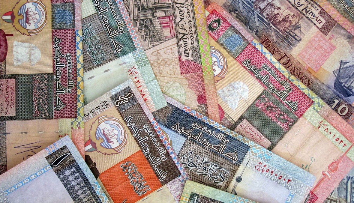 أمير الكويت: إيرادات الدولة انخفضت 60% بسبب هبوط أسعار النفط
