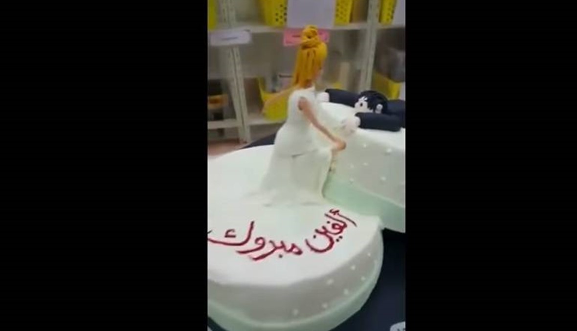 بالفيديو- معلمة سعودية تحتفل بطلاقها في المدرسة