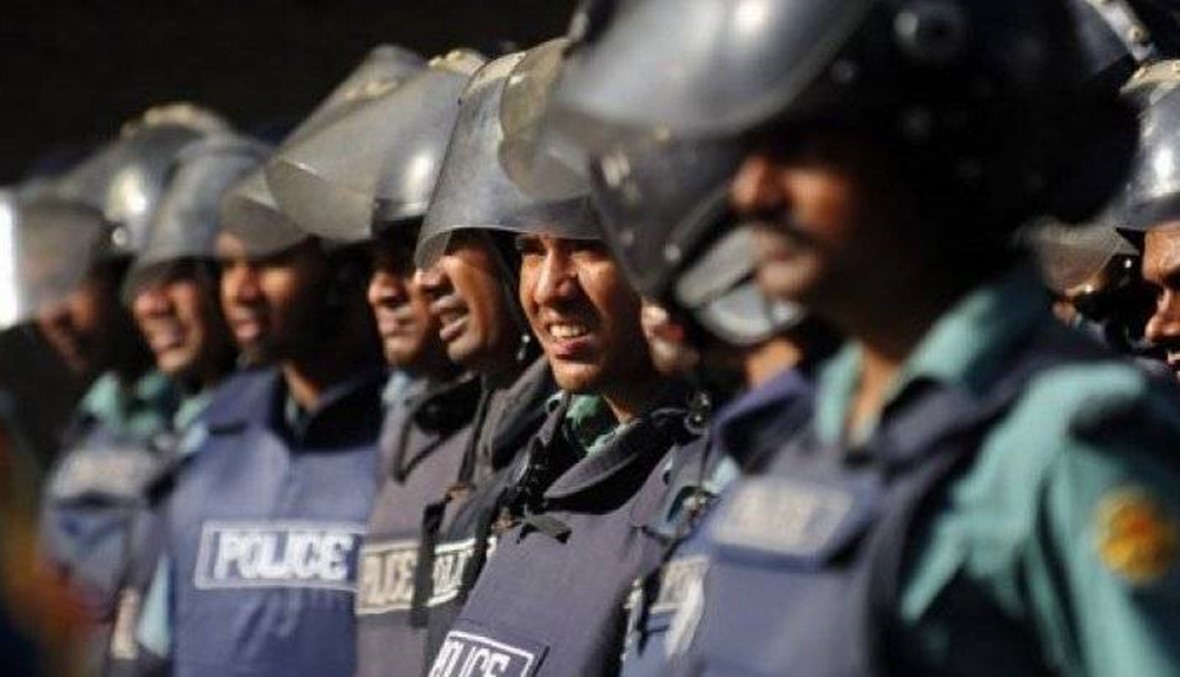 مهاجم يطعن شرطياً في بنغلادش