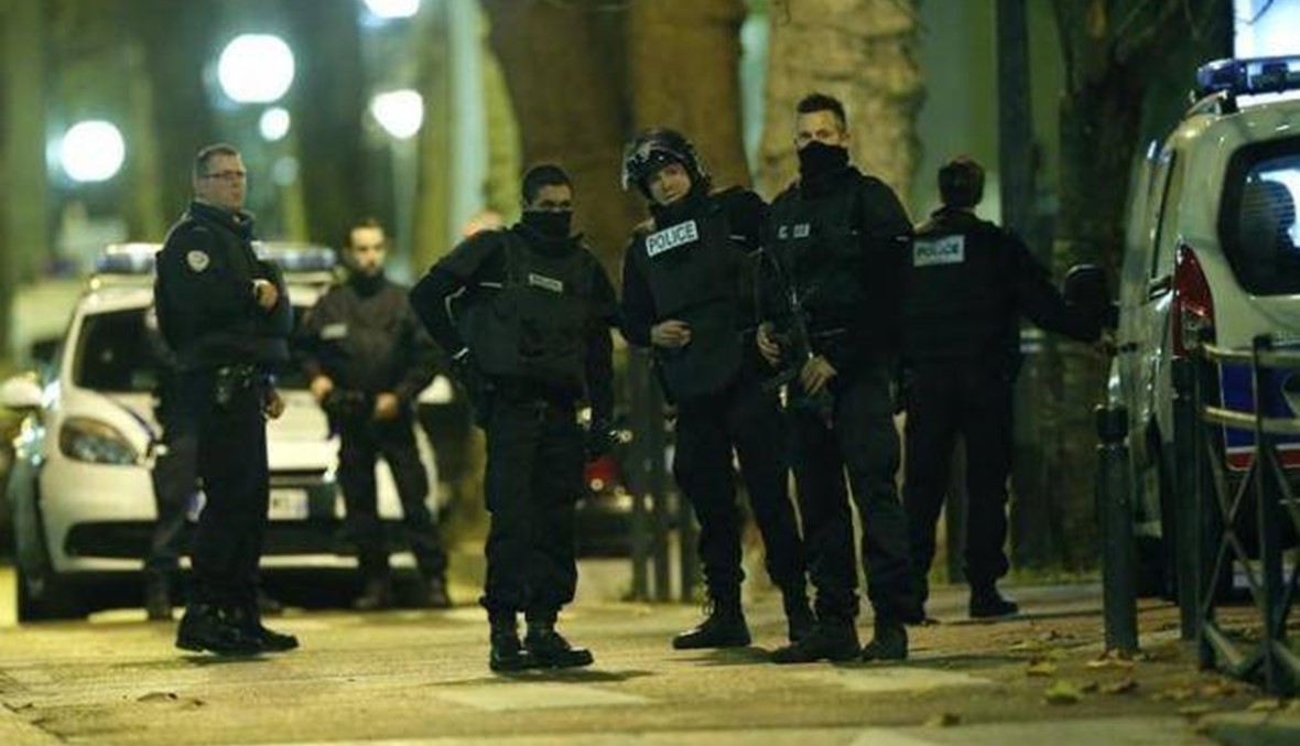انتهاء عملية مكافحة الارهاب في شمال باريس ومقتل اثنين احدهما انتحارية