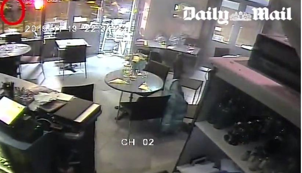 فيديو يُعرض للمرة الأولى يظهر الارهابيين وهم يطلقون النار في أحد مقاهي باريس
