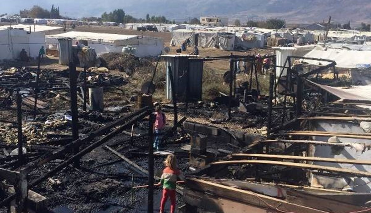 اخماد حريق في مخيم للنازحين السوريين في البقاع الغربي