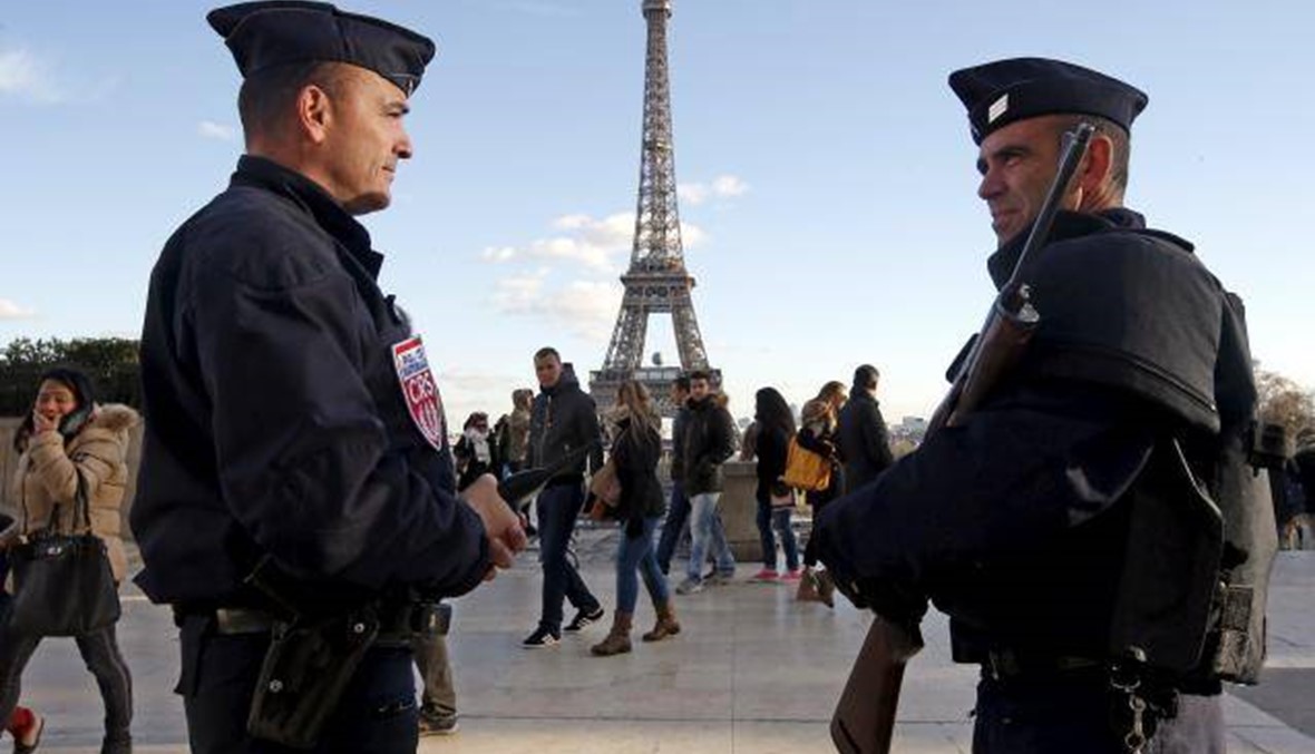 اكثر من 1200 مداهمة وتوقيف 165 شخصا وضبط 230 سلاحا منذ اعلان حال الطوارىء في فرنسا