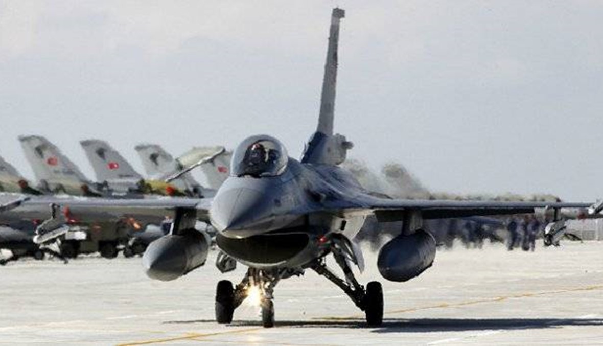 تركيا تعلق "مؤقتا" ضرباتها الجوية في سوريا بعد حادثة الطائرة الروسية