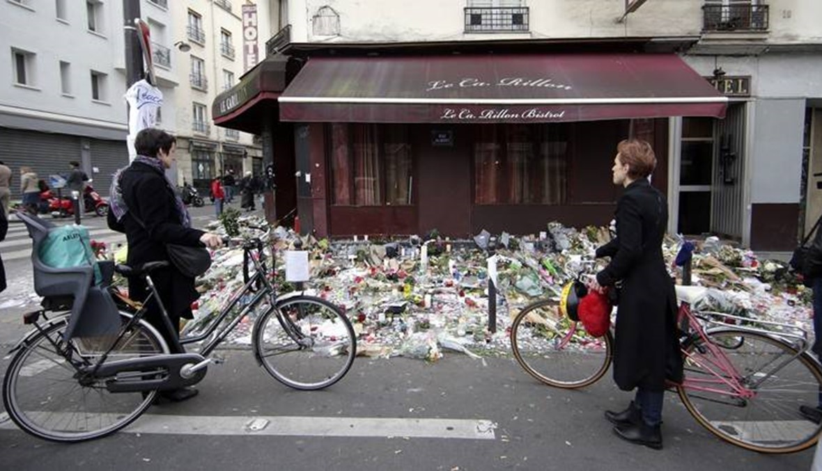 فرنسا تحيي ذكرى ضحايا باريس... وهولاند يجدّد وعده بهزيمة جيش المتعصبين