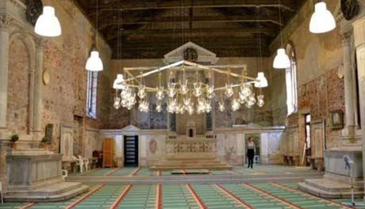 الحكومة الايطالية تعتزم حظر المساجد غير المرخصة
