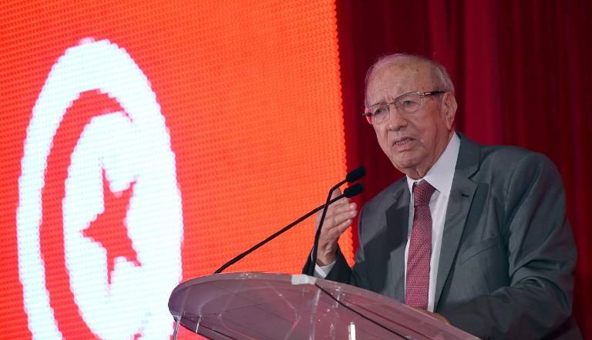 في تونس... السبسي يتوسّط لإنهاء انقسام يهزّ حزبه السابق ويفجر جدلاً
