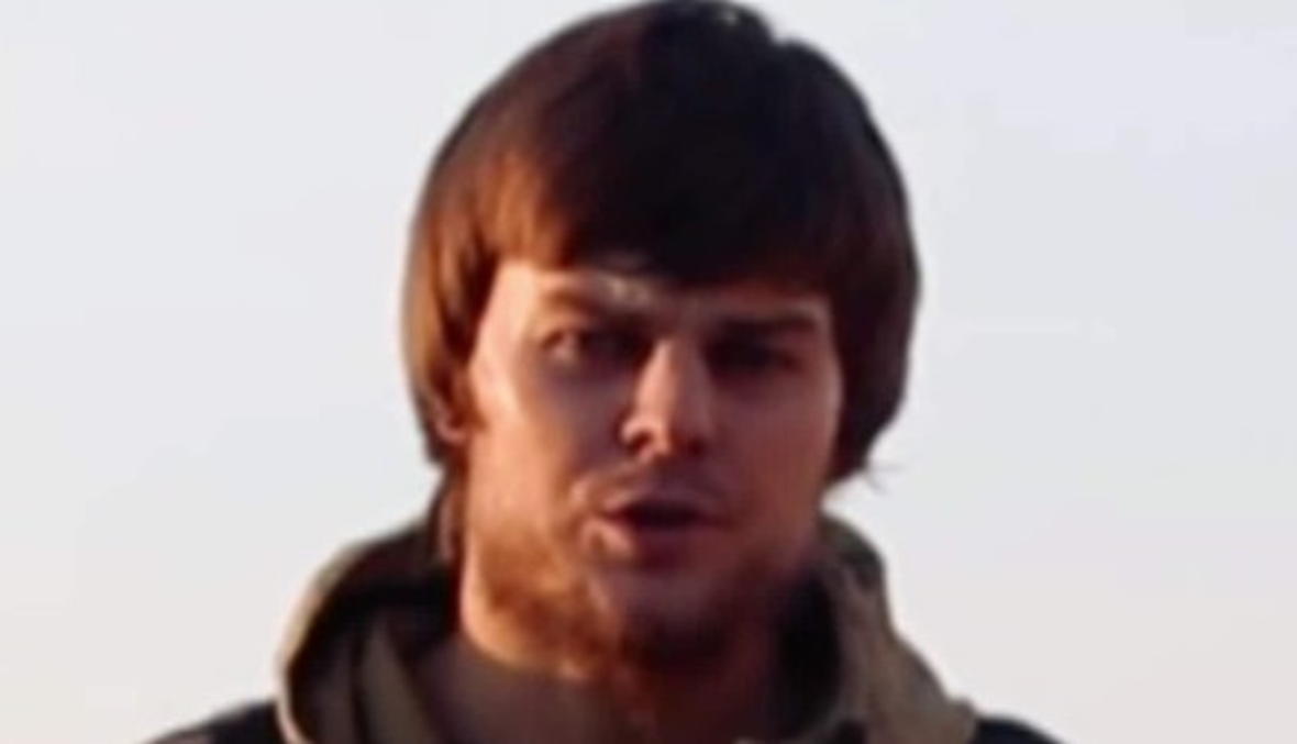 مَن هو الجهادي الذي أعدم "الجاسوس" الشيشاني بقطع الرأس؟