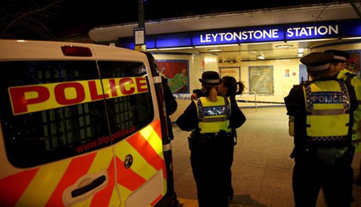 حادث طعن إرهابي في مترو لندن \r\nوالمهاجم صاح :"من أجل سوريا"