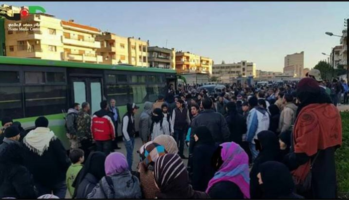 النظام ينجح في سياسة التجويع والمعارضة تخلي آخر معقل لها في حمص