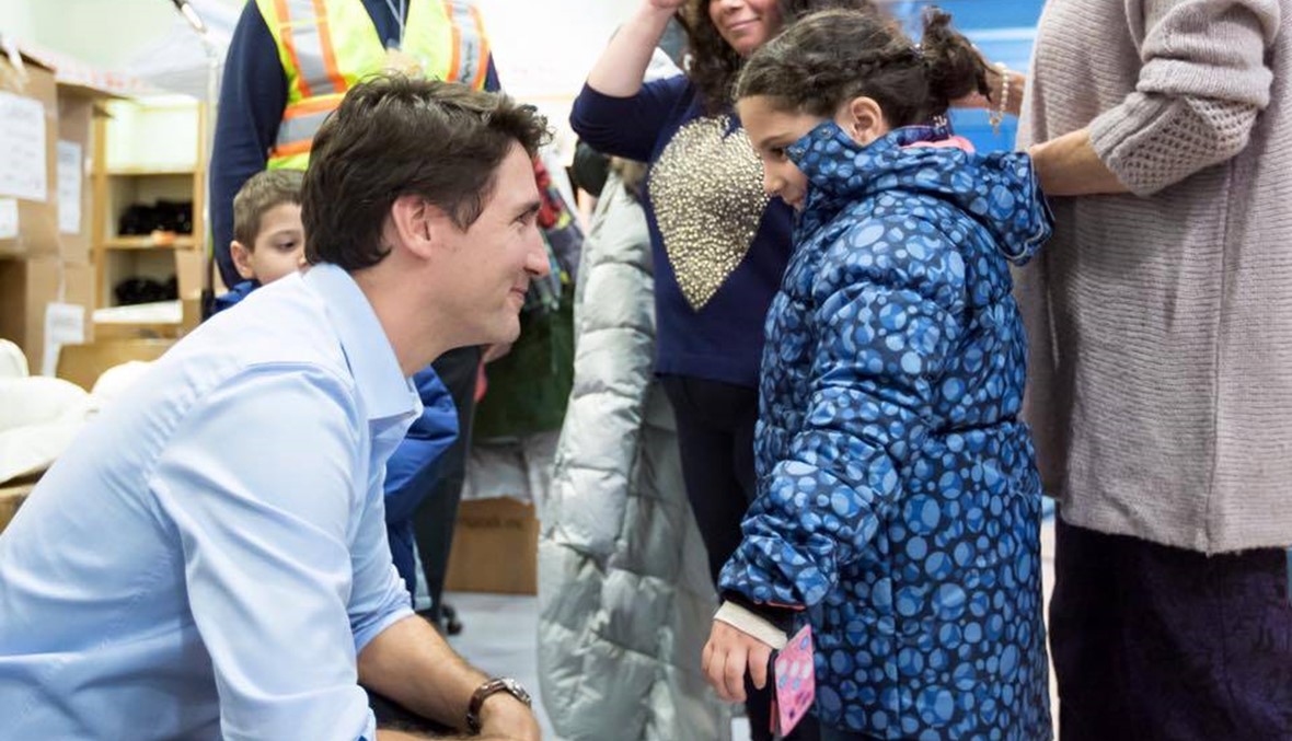 بالصور: هكذا رحّب رئيس الوزراء الكندي بأول مجموعة من اللاجئين السوريين