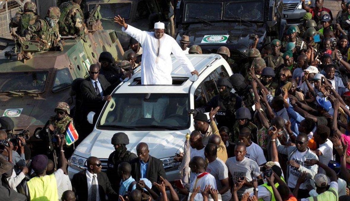 غامبيا تحتفي بعودة رئيسها الجديد...بارو ترجّل من طائرة عسكرية سنغالية