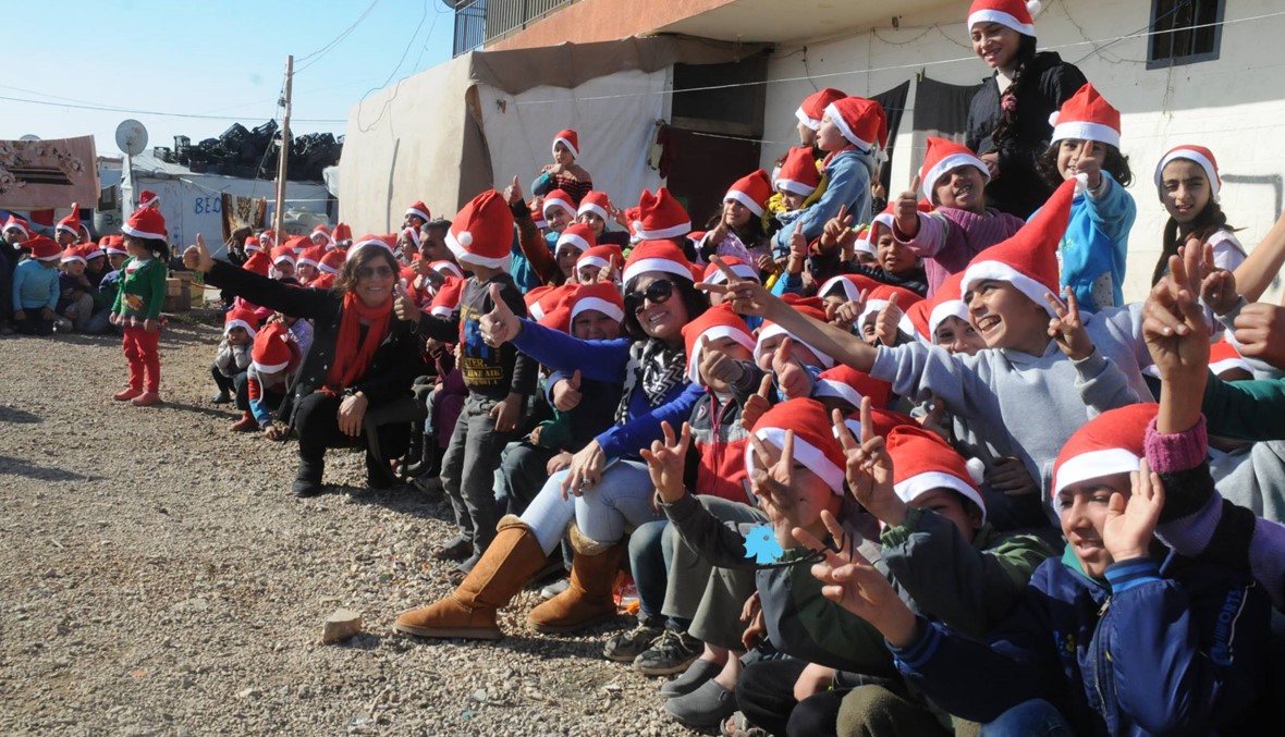 بابا نويل في مخيمات البقاع... الأولاد يتأبطون هداياهم و"عقبال كل سنة"